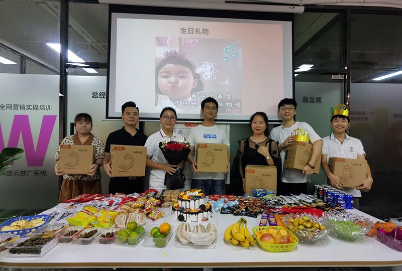 壽星們拍照留影 壽星們拍照留影